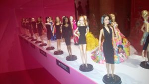 Barbie in sfilata e brandizzate